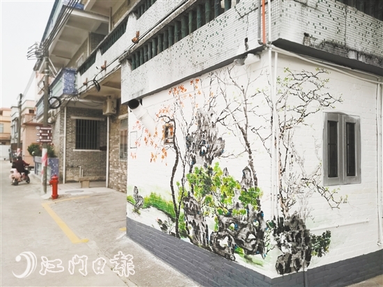 陳山村牌坊進(jìn)來沿途的民居都具有“藝術(shù)細(xì)胞”，墻繪十分搶眼。