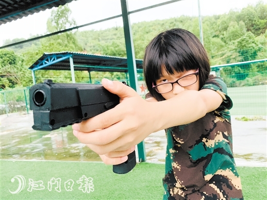 作為江門戰(zhàn)隊唯一的女將，李紫涵在“十天集訓營”中表現出色。