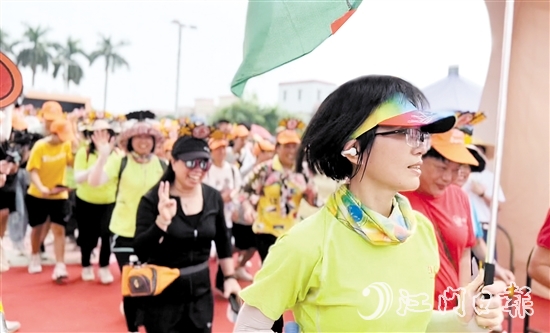 在2023新會(huì)區(qū)大鰲鎮(zhèn)“笑蝦蝦”水鄉(xiāng)旅游節(jié)上，全民休閑健步走活動(dòng)吸引市民踴躍參與。