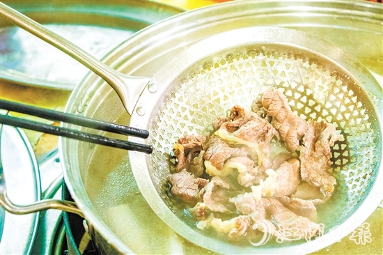 剛剛出爐的新鮮牛肉。