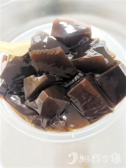 大創(chuàng)周氏涼粉真材實料，晶瑩剔透，富有彈性。