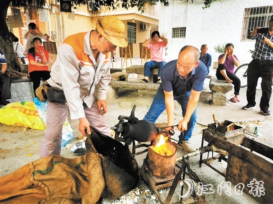 黃錦漢經(jīng)常會(huì)被集市邀請去擺攤助陣，為集市增添人氣。