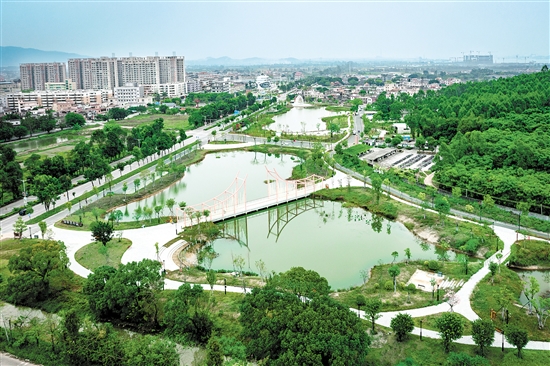 位于崖門鎮(zhèn)龍旺村的新時(shí)代公園，集運(yùn)動(dòng)健身、休閑娛樂于一體。