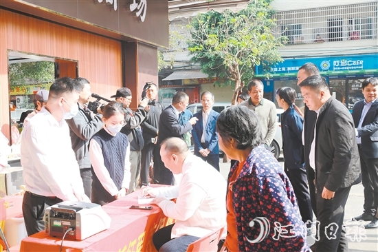 江門金融業(yè)將整治拒收現(xiàn)金宣傳活動落到實(shí)處，打造現(xiàn)金服務(wù)零距離。