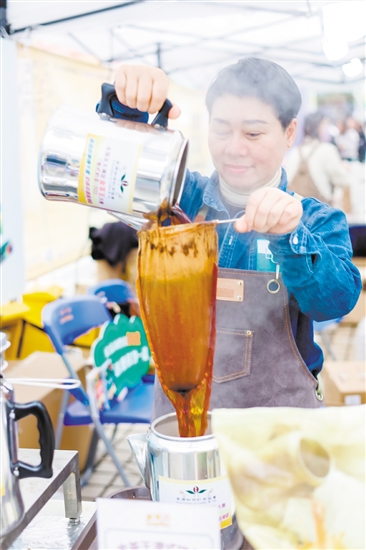在咖啡博覽會(huì)上可以近距離感受咖啡茶飲師的風(fēng)采。