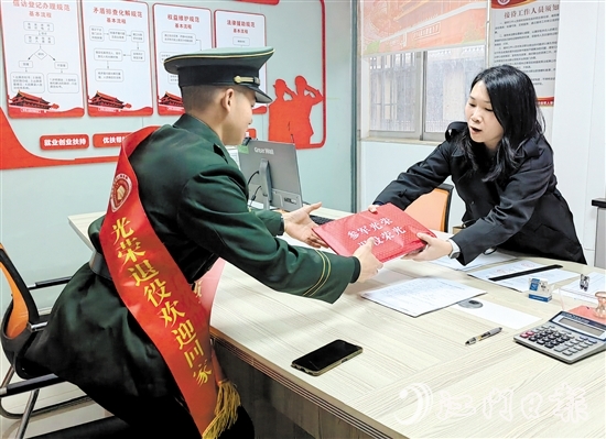 臺山市退役軍人事務(wù)局提供全方位、“一站式”服務(wù)，助退役軍人完成所有返鄉(xiāng)事務(wù)。