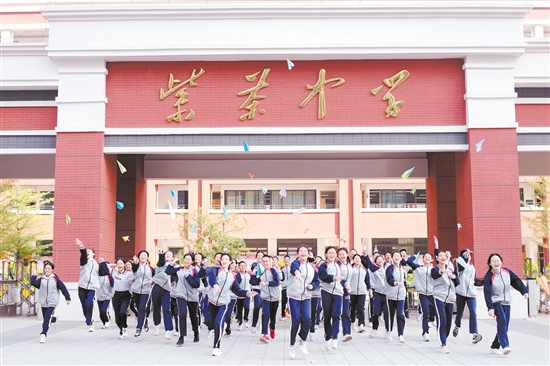 蓬江區(qū)將繼續(xù)以高質(zhì)量黨建為引領(lǐng)，高標(biāo)準(zhǔn)推進(jìn)區(qū)域教育優(yōu)質(zhì)均衡發(fā)展。
