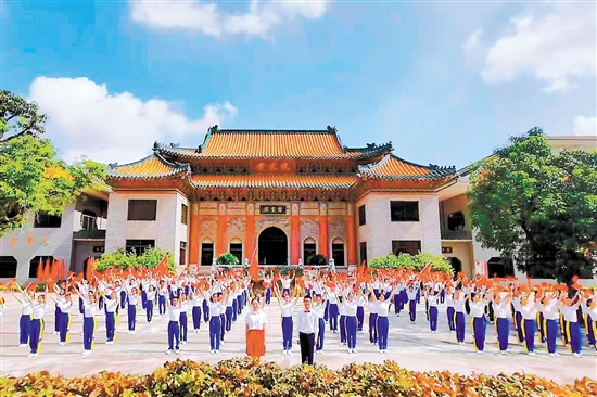 新會(huì)區(qū)堅(jiān)持“沖一流、補(bǔ)短板、強(qiáng)特色”推動(dòng)教育高質(zhì)量發(fā)展。
