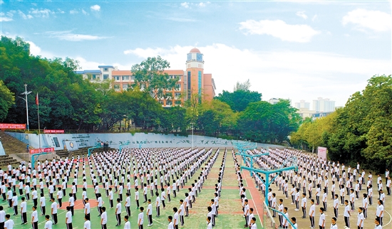 鶴山將繼續(xù)優(yōu)化集團(tuán)化辦學(xué)模式，發(fā)揮龍頭學(xué)校優(yōu)勢(shì)。圖為鶴山一中