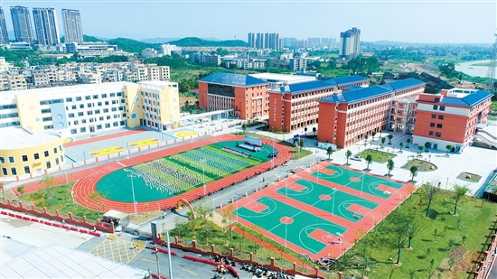 加大投入力度，深化綜合改革，為省基礎(chǔ)教育高質(zhì)量發(fā)展示范區(qū)的驗(yàn)收做足準(zhǔn)備。圖為恩平市實(shí)驗(yàn)小學(xué)