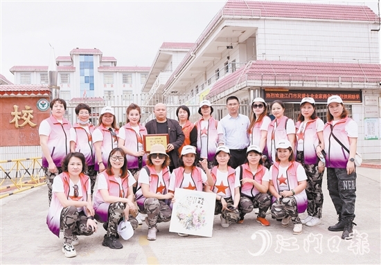 江門女商會開展扶困助學(xué)活動。