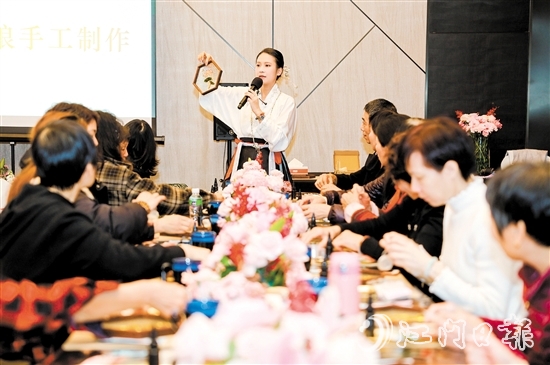 江門農(nóng)商銀行舉辦“花漾女神，如悅春風(fēng)”邑興高端客戶嶺南風(fēng)韻臻享之旅活動(dòng)。