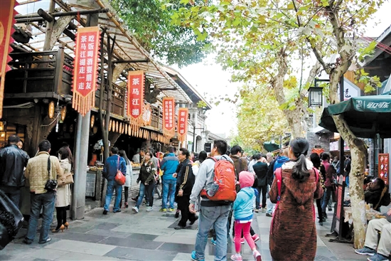 逛逛成都寬窄巷子，盡享美好時(shí)光。