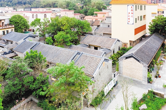 潮連人才島盧國沾祖居以盧國沾先生曾居住的房屋為核心，將周邊的7間古民居一起建成小組團文旅空間。