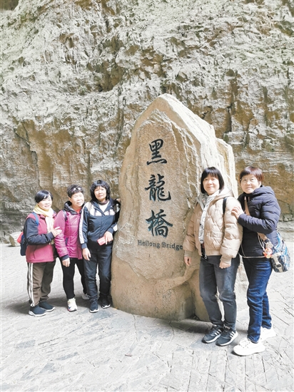 “邑起游”首發(fā)團(tuán)團(tuán)友一起合影留念。