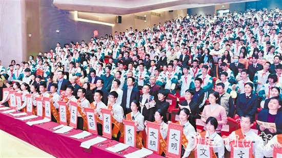 藝術黨課讓與會人員沉浸式感受僑鄉(xiāng)傳統(tǒng)文化的魅力。
