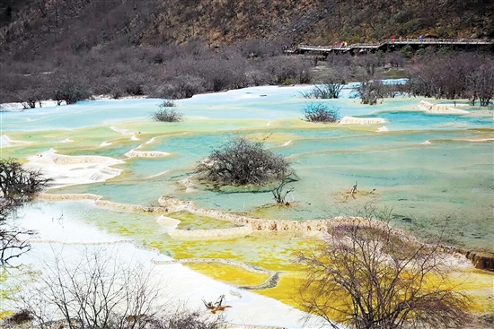 黃龍風景區(qū)被譽為“人間瑤池仙境”。