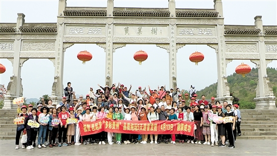 5天時(shí)間，團(tuán)友暢游貴州多個(gè)精華景點(diǎn)，收獲快樂與幸福。