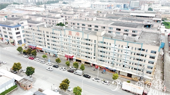 直沖村通過建設(shè)工業(yè)園區(qū)，讓村民富起來。