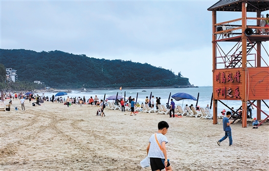 川山群島旅游度假區(qū)是我市傳統(tǒng)熱門景區(qū)。圖為五一假期下川島景區(qū)一瞥。