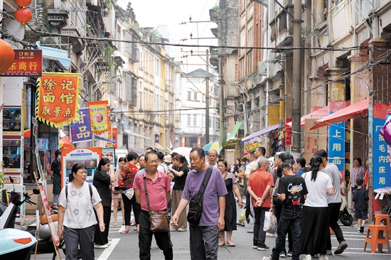 江門長堤歷史文化街區(qū)深受游客歡迎。