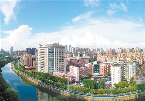 江門市中心醫(yī)院蓬江分院織密醫(yī)聯(lián)體“就醫(yī)網(wǎng)”，為居民提供更高質(zhì)量的醫(yī)療服務(wù)。