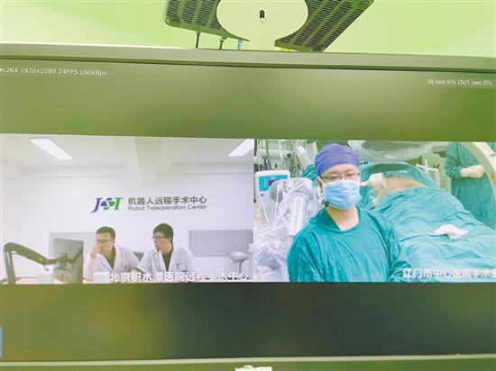 利用5G通信技術(shù)，手術(shù)團(tuán)隊(duì)與千里之外的專家實(shí)時溝通。