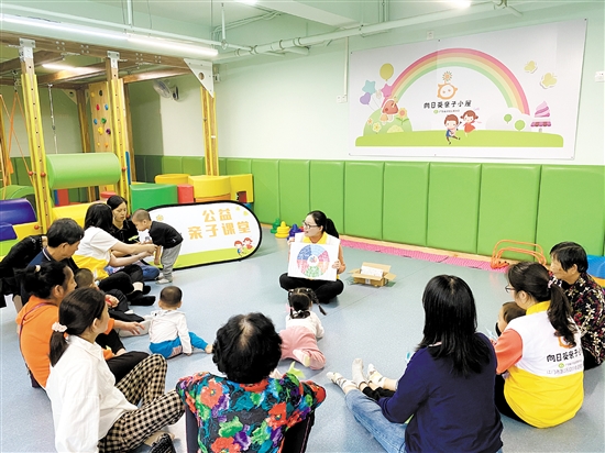 “向日葵親子小屋”邀請轄區(qū)0至3歲嬰幼兒家庭參與親子活動。