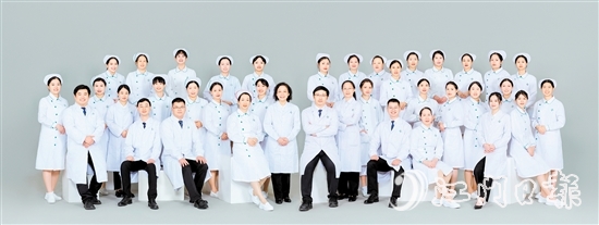 江門市人民醫(yī)院呼吸與危重癥醫(yī)學(xué)科“全家福”。
