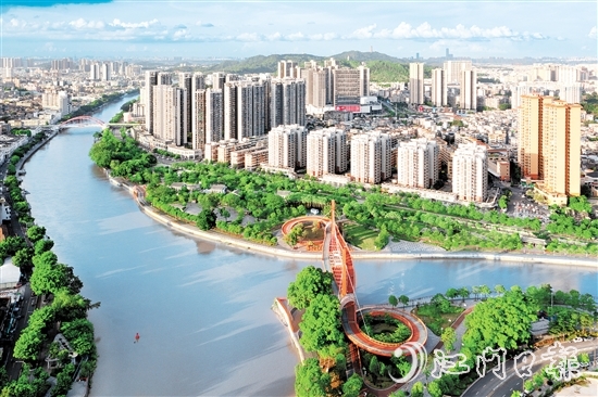 下沙公園由江門(mén)最大的棚戶(hù)區(qū)升級(jí)改造而成，建有如意橋、榕蔭廣場(chǎng)、咸水歌廣場(chǎng)、觀浪橋、下沙文化展示中心、兒童樂(lè)園等。