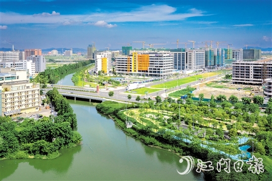 安全應(yīng)急產(chǎn)業(yè)園在2022年以高分獲評(píng)國(guó)家安全應(yīng)急產(chǎn)業(yè)示范基地創(chuàng)建單位，今年4月榮獲廣東省特色產(chǎn)業(yè)園區(qū)，成為全省首個(gè)安全應(yīng)急特色產(chǎn)業(yè)園區(qū)。