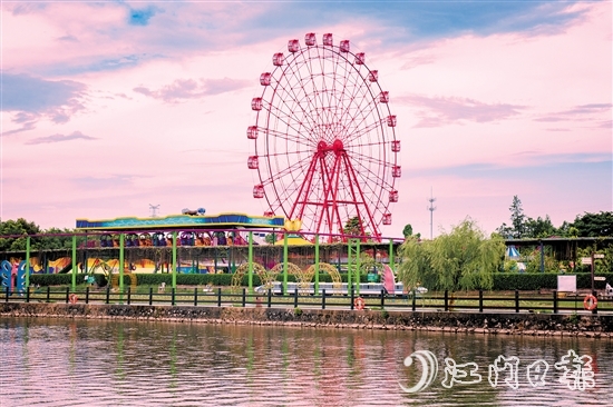 江門(mén)長(zhǎng)廊生態(tài)園位于禮樂(lè)街道，該園區(qū)的摩天輪建成后，增加了對(duì)游客的吸引力。