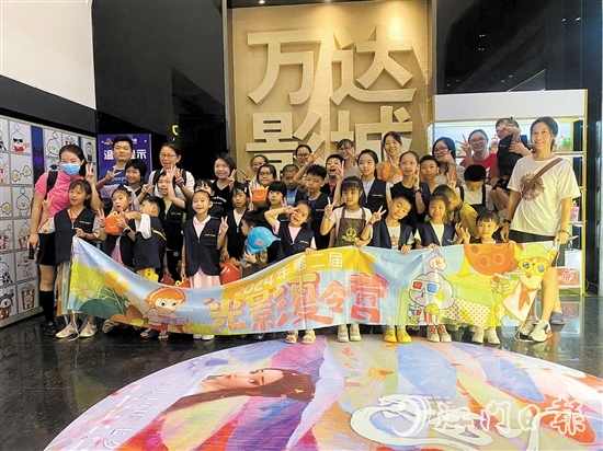 暑假檔眾多影片“扎堆”上映，吸引不少消費者前來觀看。