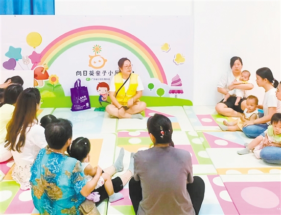 “向日葵親子小屋”舉辦親子主題公益課堂。