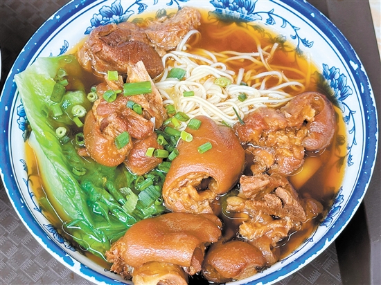豬腳面味道受到游客認可。