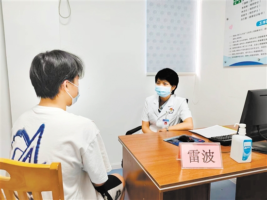 高溫天氣，部分人群出現(xiàn)“情緒中暑”。