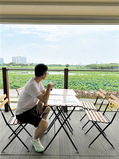 江門(mén)出現(xiàn)許多“露營(yíng)+”咖啡茶飲店。