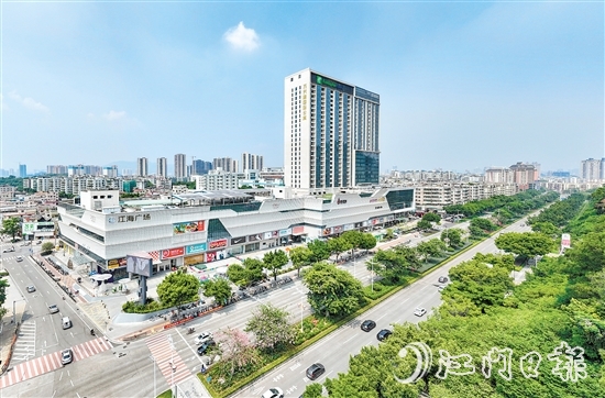 商業(yè)配套上，江海吸引多個大型商超入駐。圖為江海廣場。