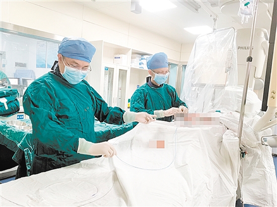 江門市中心醫(yī)院獨(dú)立完成珠中江地區(qū)首例心肌梗死后室間隔缺損介入封堵手術(shù)。