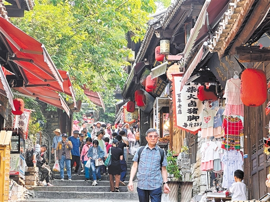 青巖古鎮(zhèn)古色古香。