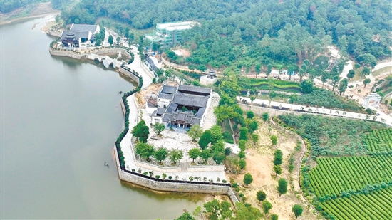 來蘇村山水人家文旅項(xiàng)目，規(guī)劃建設(shè)一個(gè)集山水田園、健康養(yǎng)生、茶文化等為一體的鄉(xiāng)村自然生態(tài)景區(qū)。