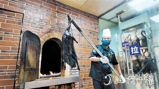 “邑家人”的黑松露燒鵝受到食客青睞。