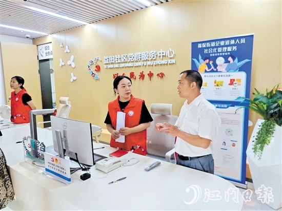 參訓(xùn)學(xué)員與深圳社區(qū)干部深入交流黨群服務(wù)陣地建設(shè)的思路做法。