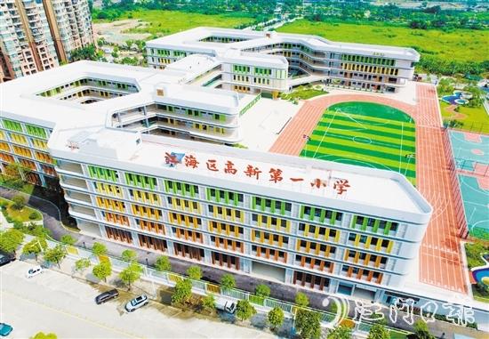 江海區(qū)高新第一小學(xué)建筑富有現(xiàn)代感。