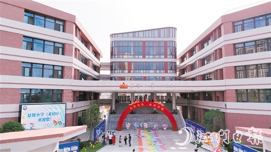 開學(xué)第一天，景賢小學(xué)（北校區(qū)）正式啟用。