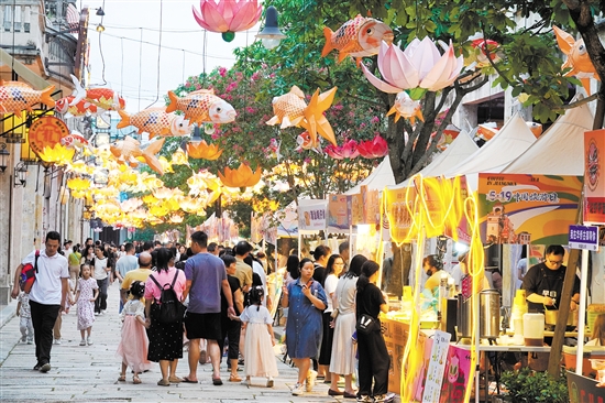 中秋假期，赤坎華僑古鎮(zhèn)將舉辦花燈長街等活動(dòng)，歡迎廣大賓客來暢游。