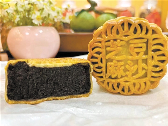 一個月餅的熱量相當于兩碗米飯。