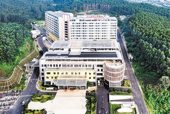 新會區(qū)婦幼保健院新院總用地面積6.13公頃，總建筑面積63500平方米，建設(shè)有包括門診、醫(yī)技、住院綜合樓和行政辦公樓等在內(nèi)的主要建筑，設(shè)床位500張、機動車停車位近800個，按三級婦幼保健院的標準建設(shè)。