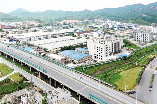 2019年以來，位于古井鎮(zhèn)的珠西新材料集聚區(qū)共引進企業(yè)項目30個，現(xiàn)有規(guī)模以上企業(yè)22家，2023年實現(xiàn)規(guī)模以上工業(yè)總產(chǎn)值約64億元。