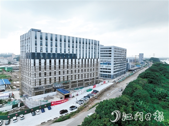 康溪村級工業(yè)園三期項目加速推進(jìn)，首棟高標(biāo)廠房已于今年6月封頂。